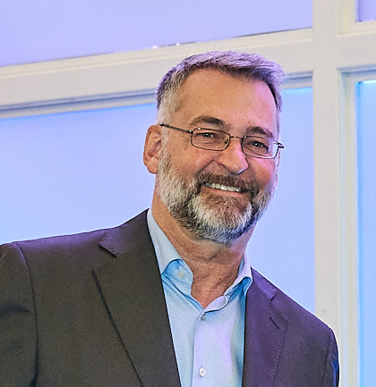 Hein Mulders übernimmt weiterhin künstlerische Leitung als Intendant
