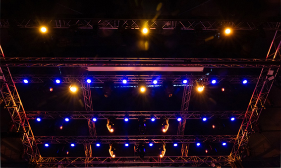 Mecklenburgisches Staatstheater setzt für Interims-Spielstätte im Zeltbau auf ETC-Systeme